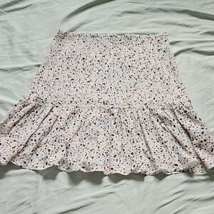 NWT Stellah Cream Patterned Mini Skirt, Size M